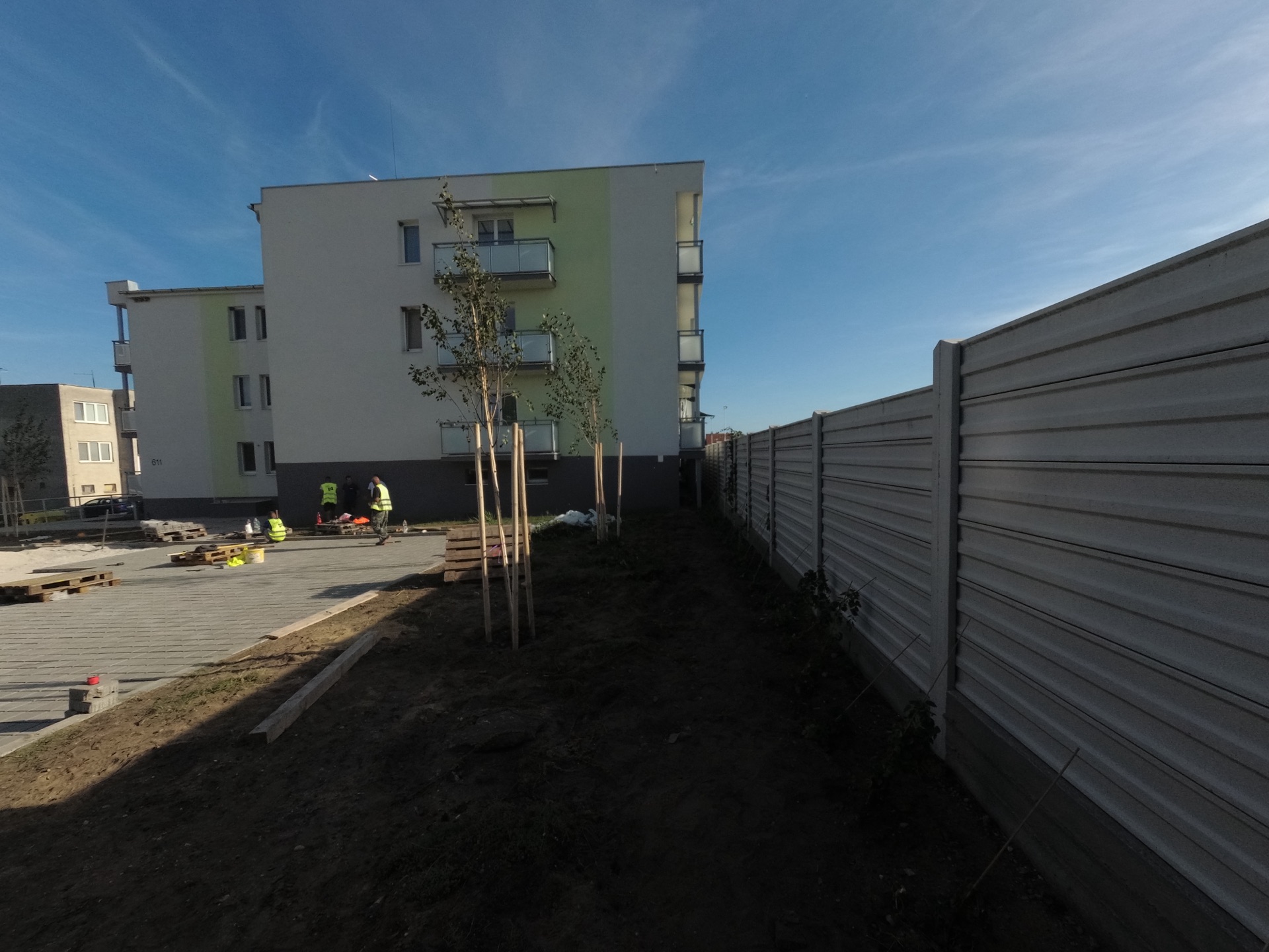 Realizácia sadovníckych prác a rekonštrukcia trávnikov vo vnútrobloku Realizácia sadovníckych prác a rekonštrukcia trávnikov vo vnútrobloku