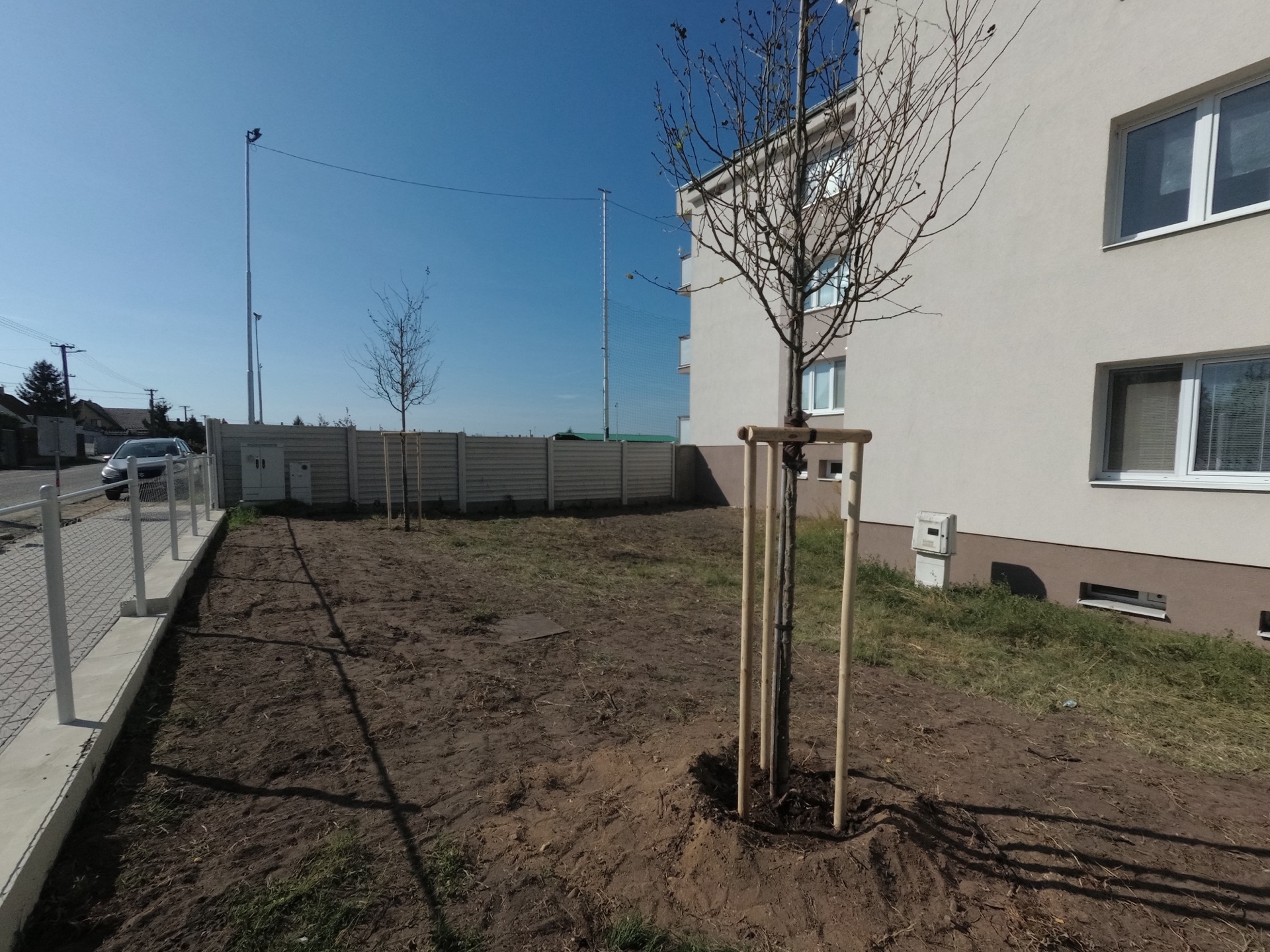 Realizácia sadovníckych prác a rekonštrukcia trávnikov vo vnútrobloku