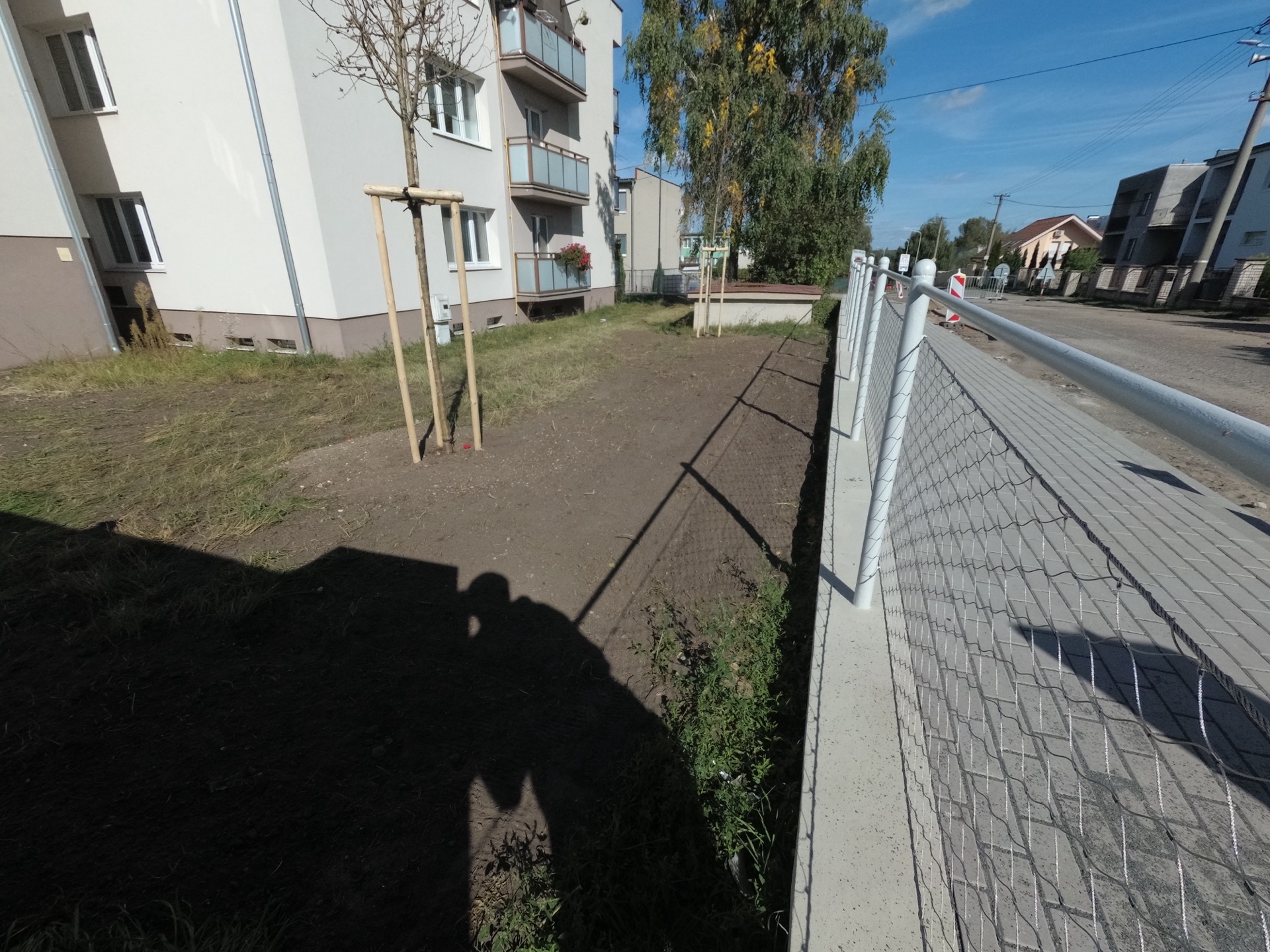 Realizácia sadovníckych prác a rekonštrukcia trávnikov vo vnútrobloku Realizácia sadovníckych prác a rekonštrukcia trávnikov vo vnútrobloku