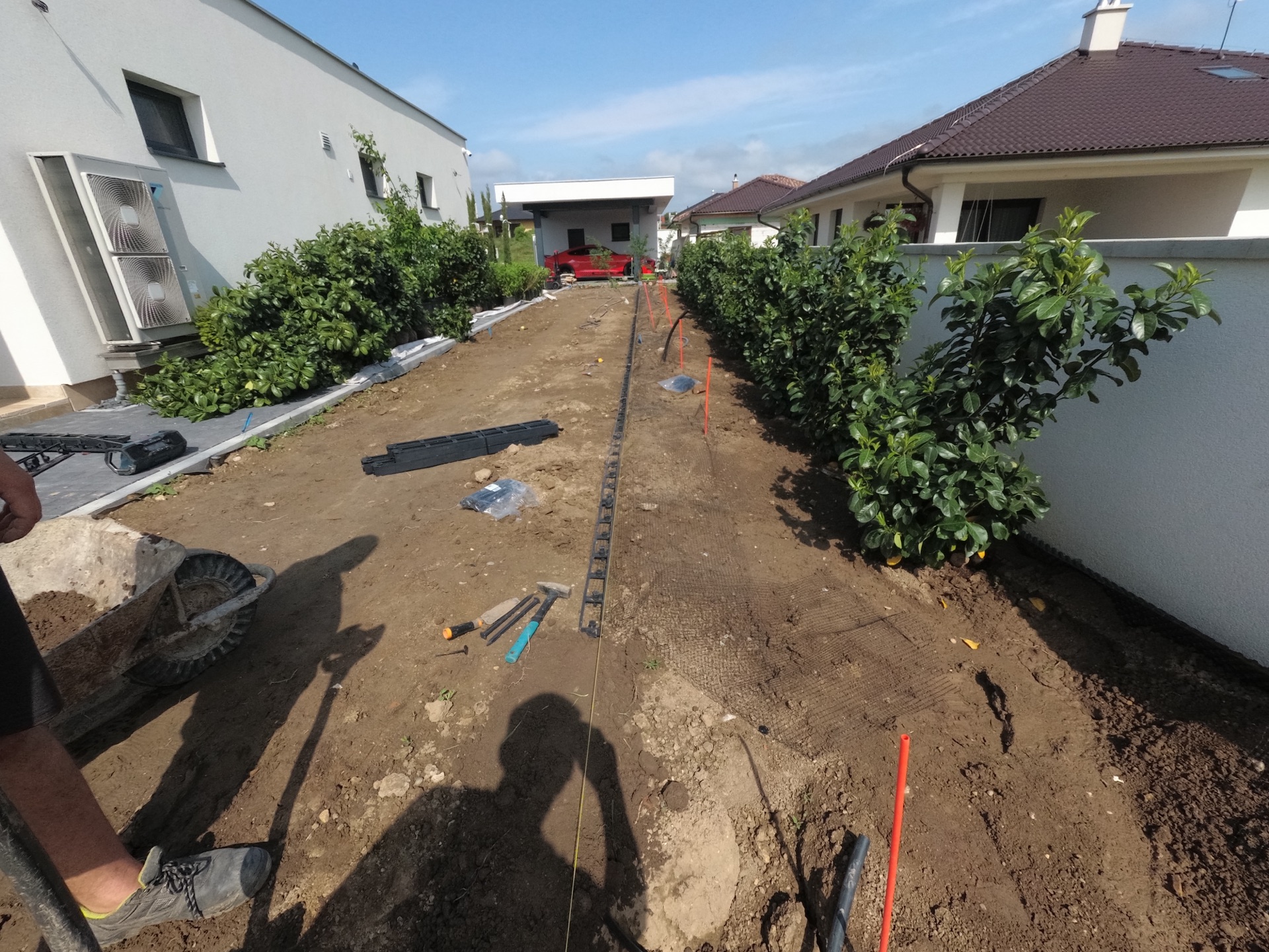 Kompletná realizácia záhrady vrátane projektu. Zavlažovací systém s WI-FI, položenie kobercového trávnika, výsadba rastlín, inštalácia záhradného osvetlenia, inštalácia robotických kosačiek Kompletná realizácia záhrady vrátane projektu. Zavlažovací systém s WI-FI, položenie kobercového trávnika, výsadba rastlín, inštalácia záhradného osvetlenia, inštalácia robotických kosačiek