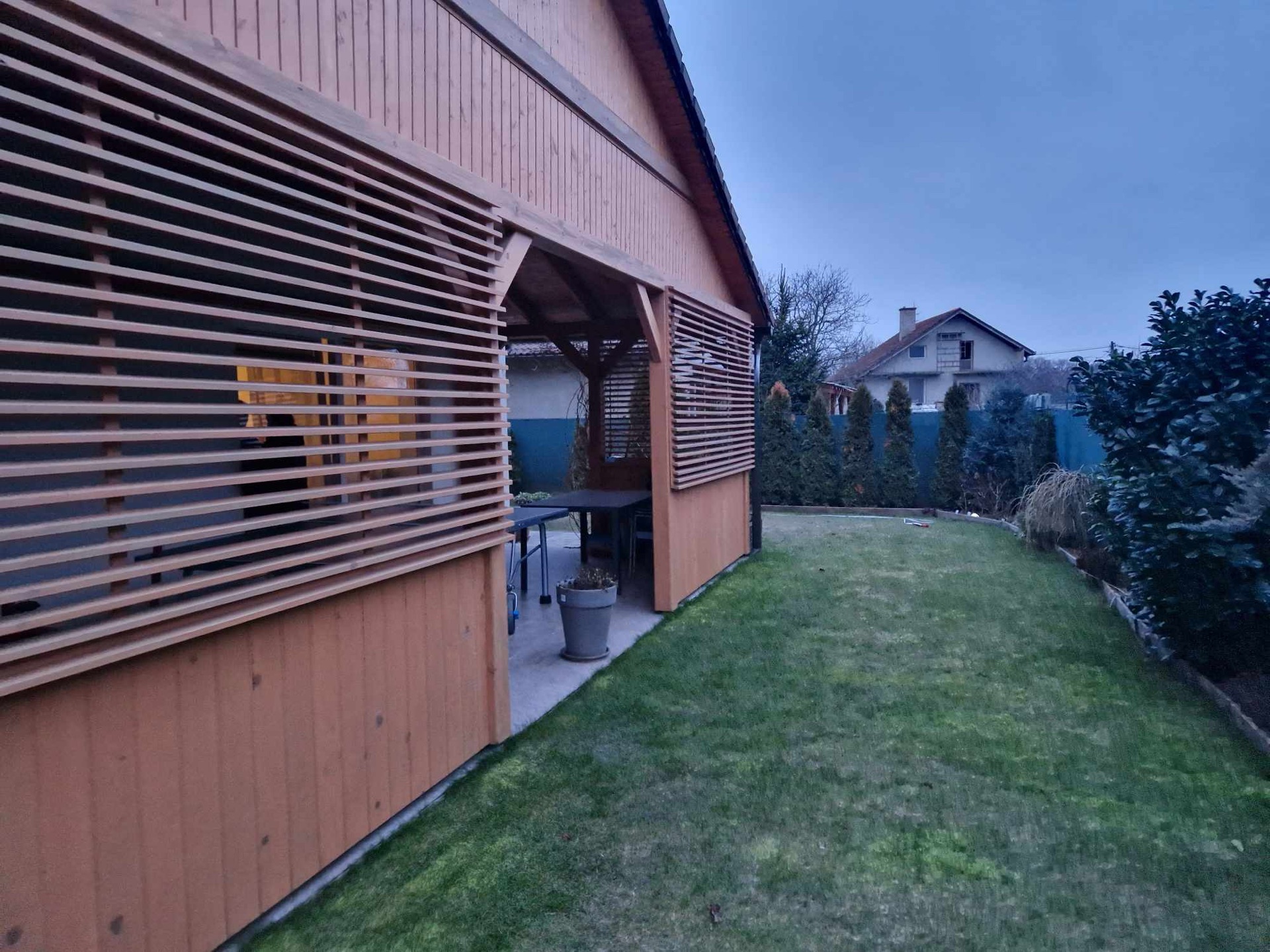 Rekonštrukcia malej rodinnej záhrady. Projektová dokumentácia, výsadby rastlín, zavlažovací systém Hunter a pokládka trávnika. Rekonštrukcia malej rodinnej záhrady. Projektová dokumentácia, výsadby rastlín, zavlažovací systém Hunter a pokládka trávnika.