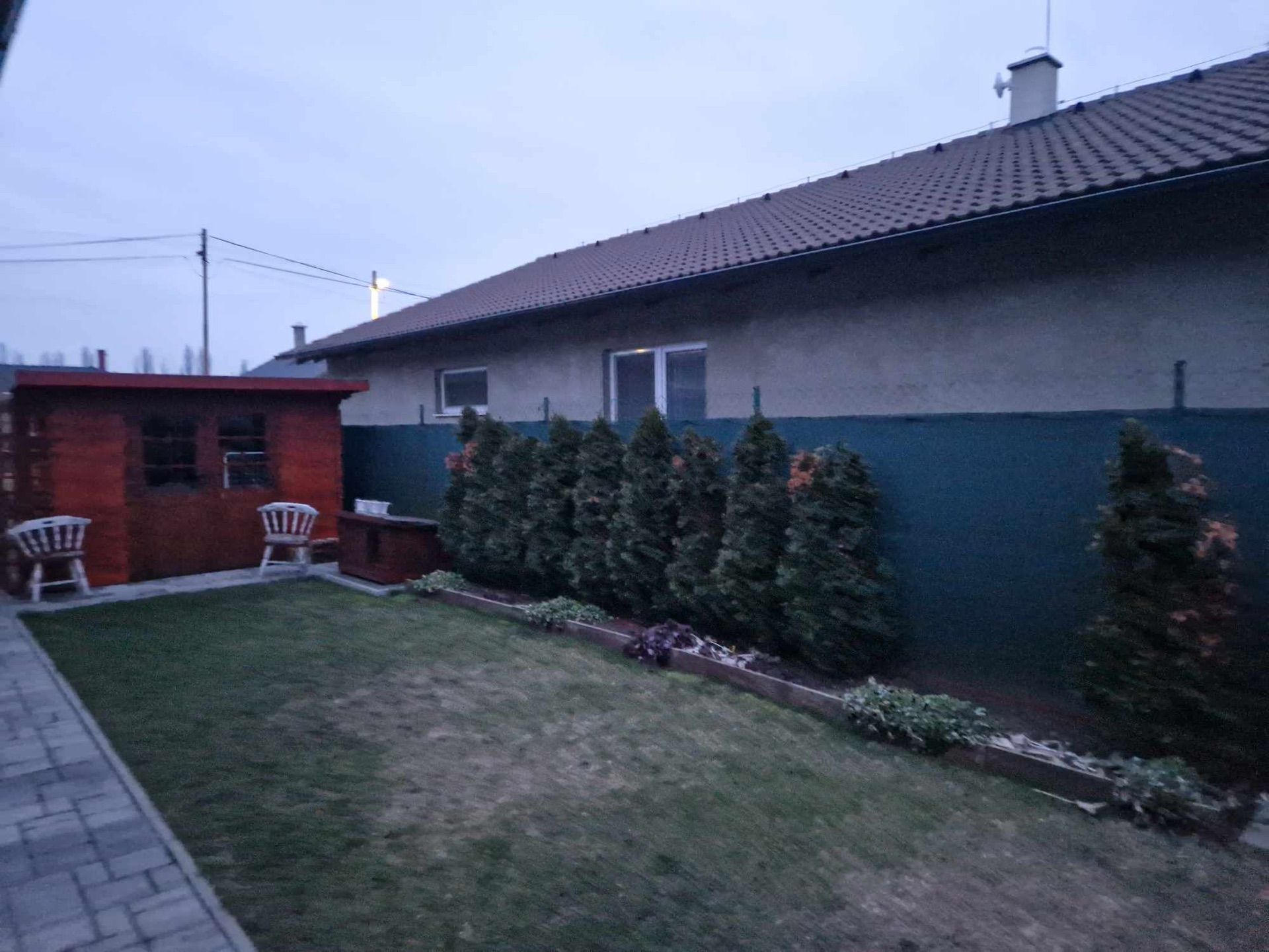 Rekonštrukcia malej rodinnej záhrady. Projektová dokumentácia, výsadby rastlín, zavlažovací systém Hunter a pokládka trávnika. Rekonštrukcia malej rodinnej záhrady. Projektová dokumentácia, výsadby rastlín, zavlažovací systém Hunter a pokládka trávnika.