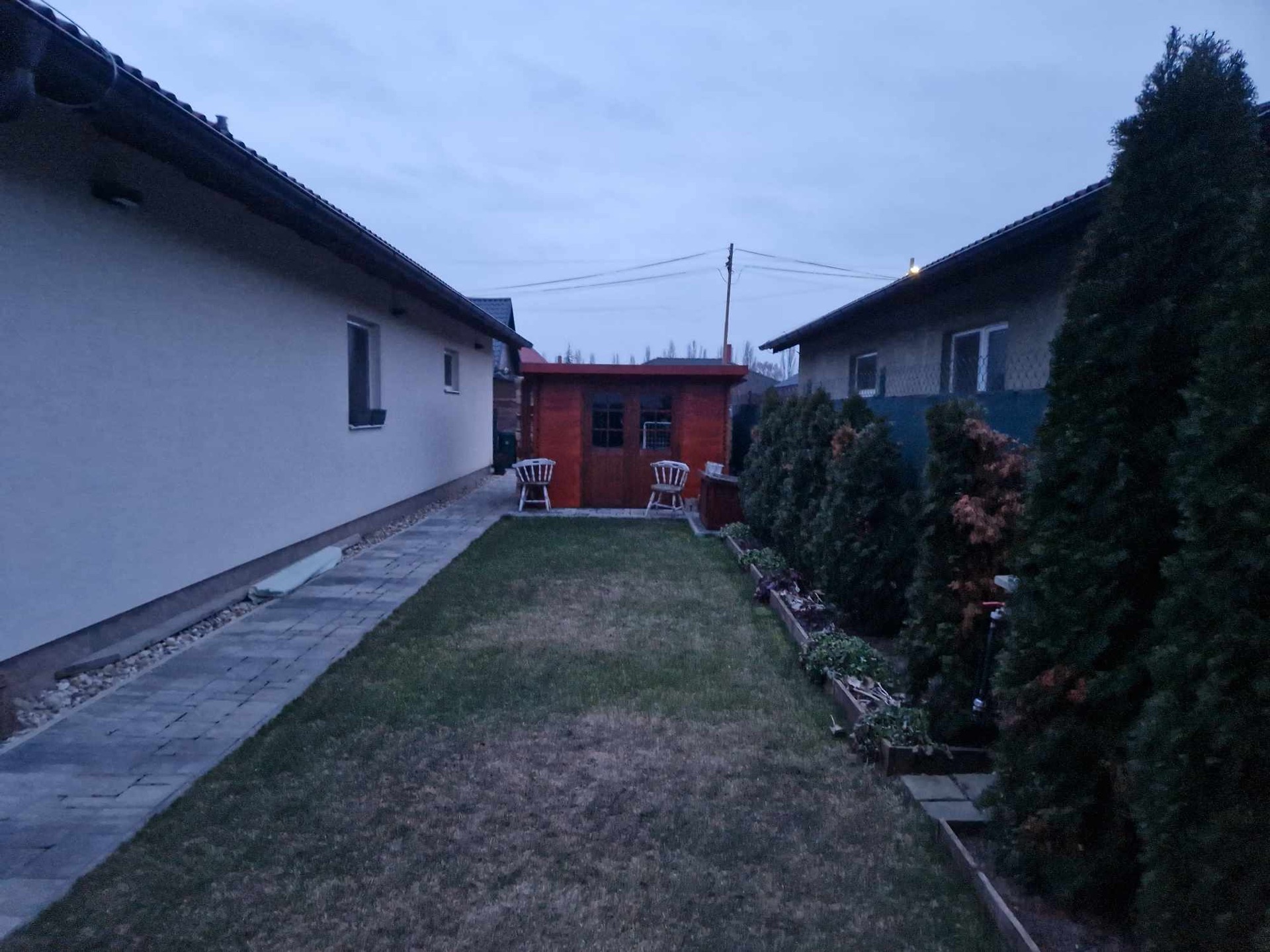 Rekonštrukcia malej rodinnej záhrady. Projektová dokumentácia, výsadby rastlín, zavlažovací systém Hunter a pokládka trávnika. Rekonštrukcia malej rodinnej záhrady. Projektová dokumentácia, výsadby rastlín, zavlažovací systém Hunter a pokládka trávnika.