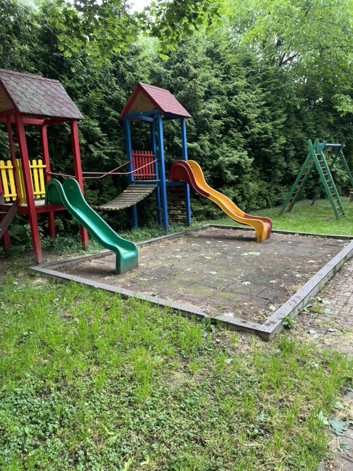 Rekonštrukcia detského ihriska Rekonštrukcia detského ihriska