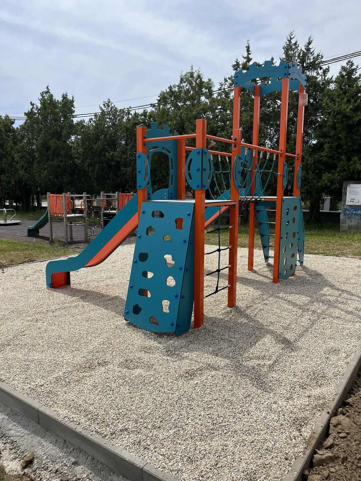 Rekonštrukcia detského ihriska Rekonštrukcia detského ihriska